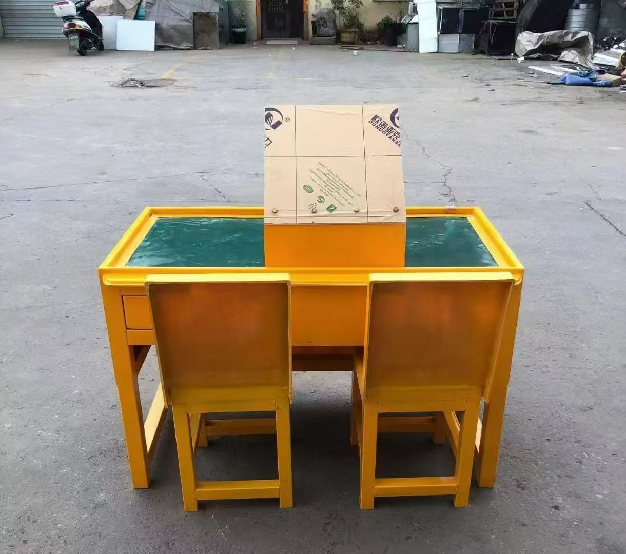 阿坝防静电导通桌井下煤矿火工品发放桌：危险品流转的安全守护者